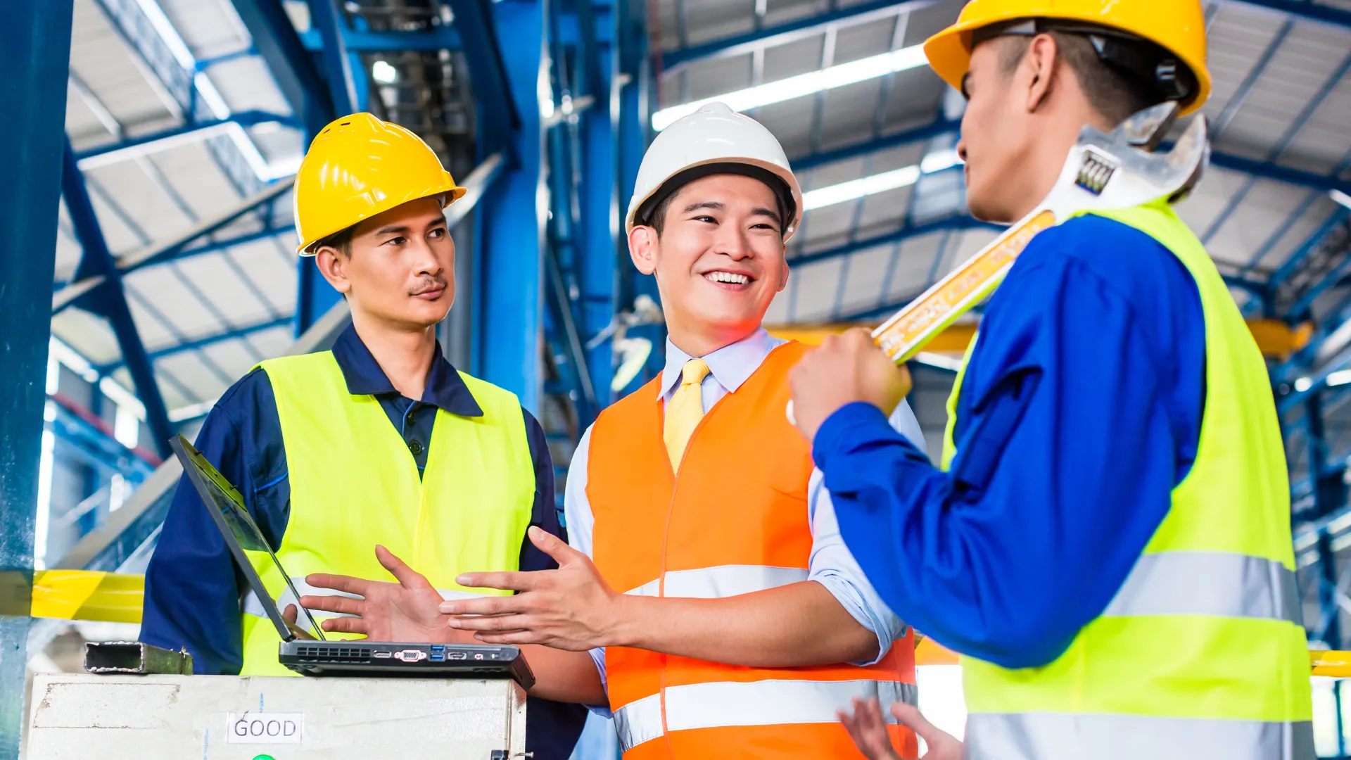 Quản lý sản xuất là gì? Mô tả công việc và Giải pháp 2024